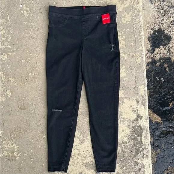 New SPANX Black Skinny Jeans Distressed Knee - Picture 1 of 16